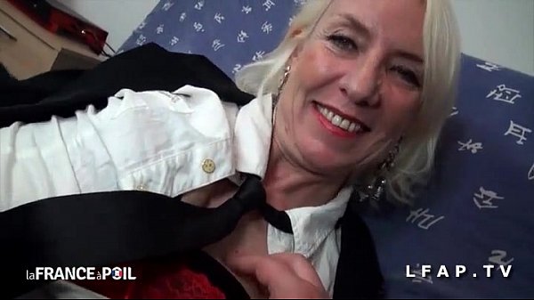 Troia matura raccolta per strada viene scopata prima di pompare lo sperma